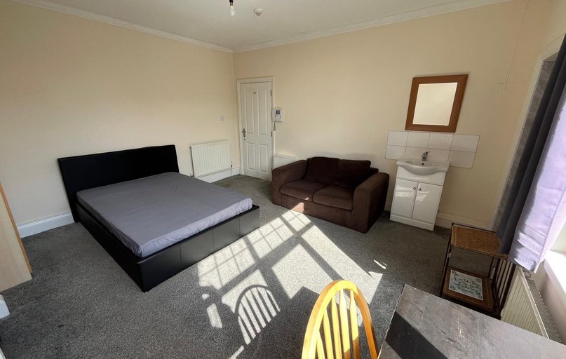 Room 1, 1a Darnley Road, West park, Leeds - Image 1