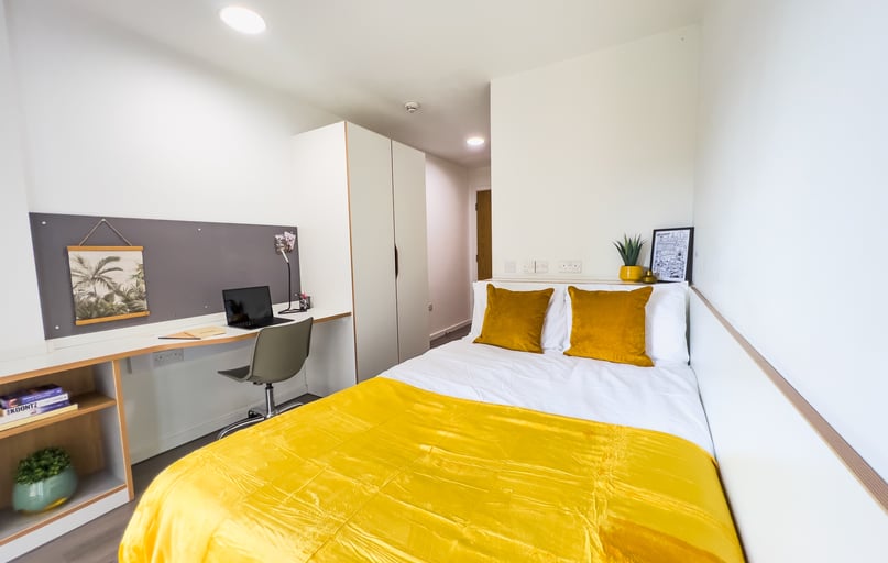 Ensuite Bronze, Dobbie’s Point, North Hanover Street, City Centre, Glasgow - Image 1