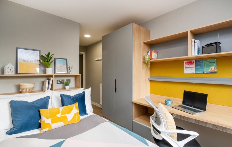 Ensuite Bronze, Zinc Quarter, 3 Unity Street, City Centre, Bristol - Image 1