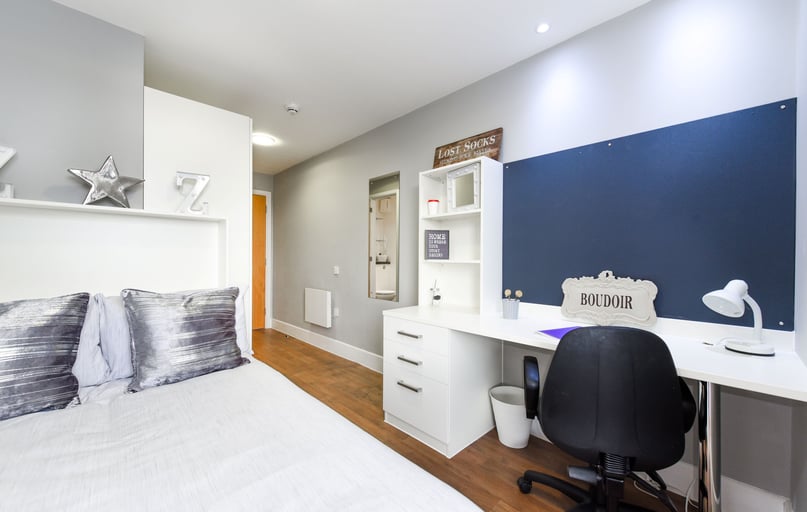 Ensuite Silver, Tramways, Crewe Street, City Centre, Chester - Image 1