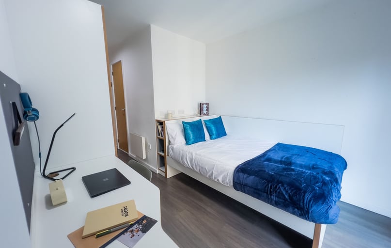 Ensuite Silver, Dobbie’s Point, North Hanover Street, City Centre, Glasgow - Image 1