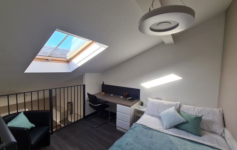Studio Gold Top Floor, St James' House, St James' Street, City Centre, Newcastle - Image 1