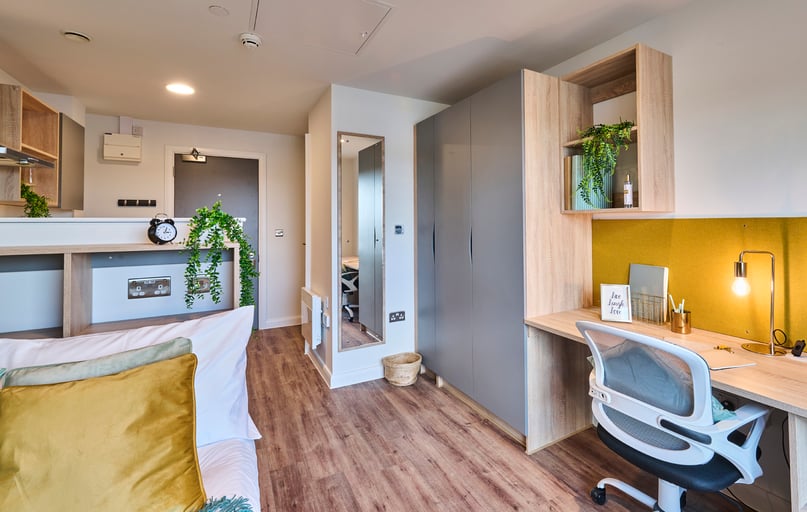 Studio Gold Plus, Deakins Place, 4 Deakins Place, Lenton Radford, Nottingham - Image 1