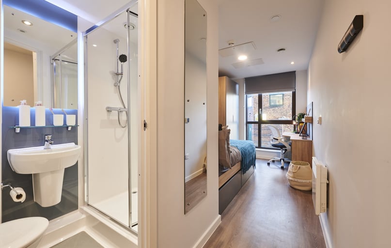 Ensuite Gold, York House, 40 Mansfield Road, Nottingham Trent University, Nottingham - Image 1