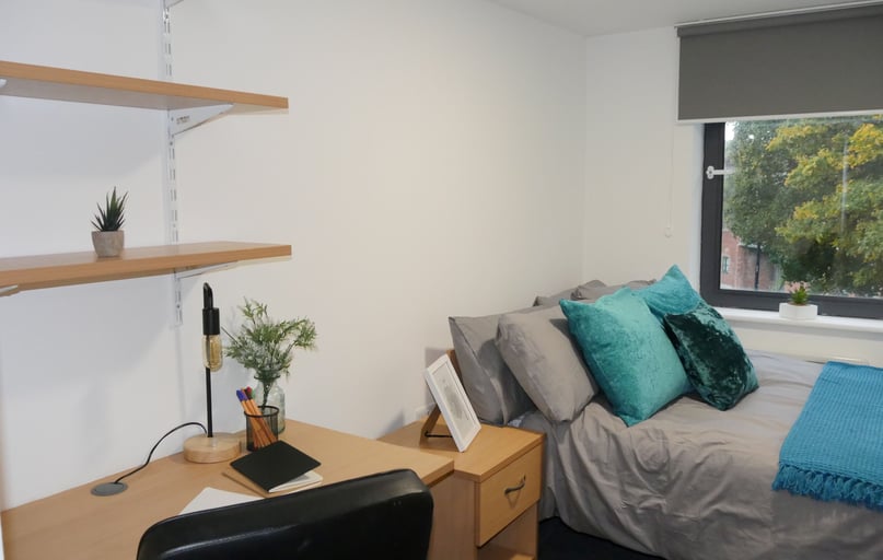 Ensuite - Bronze Plus, Central Place, 59a Edward Street, Netherthorpe, Sheffield - Image 1