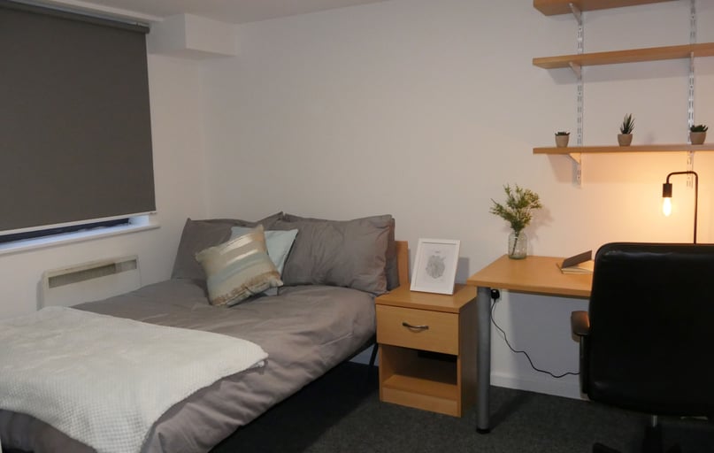 Ensuite - Gold, Central Place, 59a Edward Street, Netherthorpe, Sheffield - Image 1