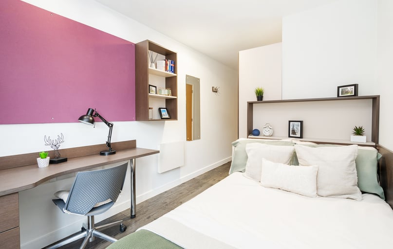 Ensuite, Cornerhouse, Edward Street, Broomhall, Sheffield - Image 1