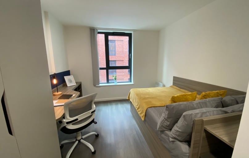 Ensuite Silver, Hollis Croft, City Centre, Sheffield - Image 1