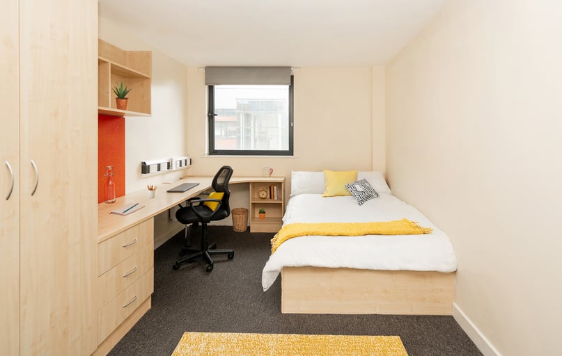 Ensuite Standard, Sheffield 3, 80 Hoyle Street, Broomhill, Sheffield - Image 1