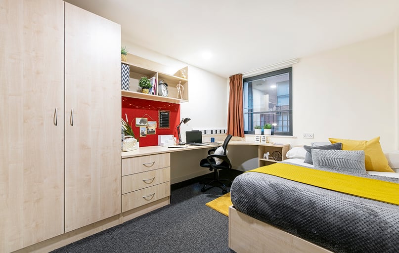 Ensuite Silver, Sheffield 3, 80 Hoyle Street, Broomhill, Sheffield - Image 1