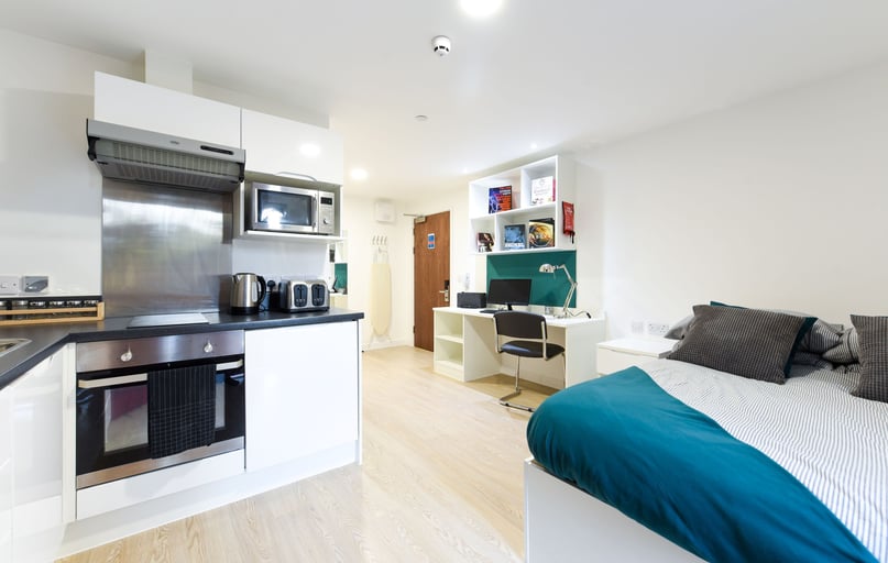 Studio silver, Vincent Place, Vincent's Walk, City Centre, Southampton - Image 1