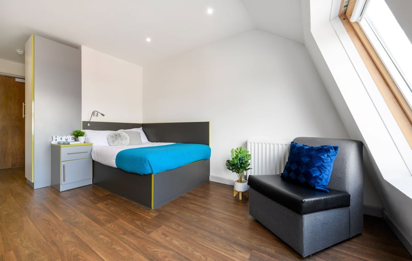 Studio bronze, The Boulevard, 6-18 Hull Road, Central, York - Image 1