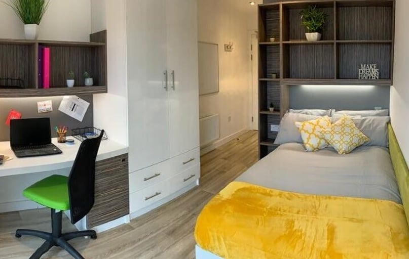 Ensuite Silver, Newcastle 1, Blandford Square, City Centre, Newcastle - Image 1