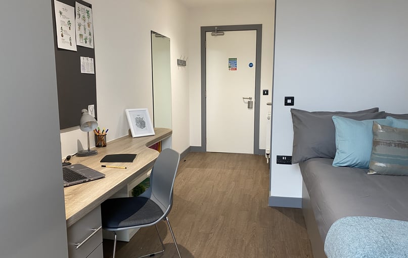 Ensuite Gold, Great Patrick Street, 28-30 Great Patrick Street, City Centre, Belfast - Image 1