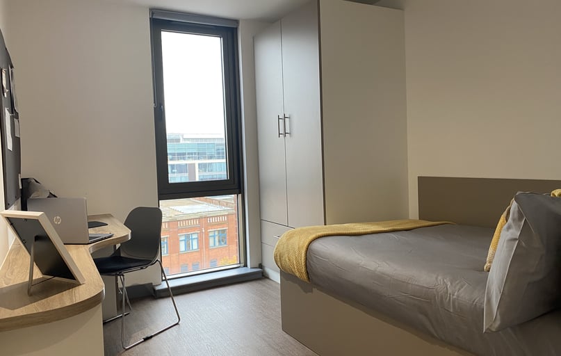 Ensuite Silver, Great Patrick Street, 28-30 Great Patrick Street, City Centre, Belfast - Image 1