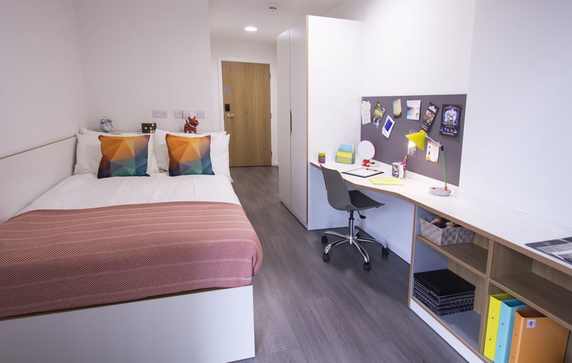 Ensuite Silver Plus - Upper Floor, Dobbie’s Point, North Hanover Street, City Centre, Glasgow - Image 1