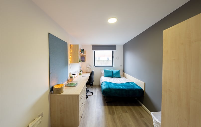 Ensuite Bronze, Trinity Square, Shakespeare House, North Church Street, Victoria, Nottingham - Image 1