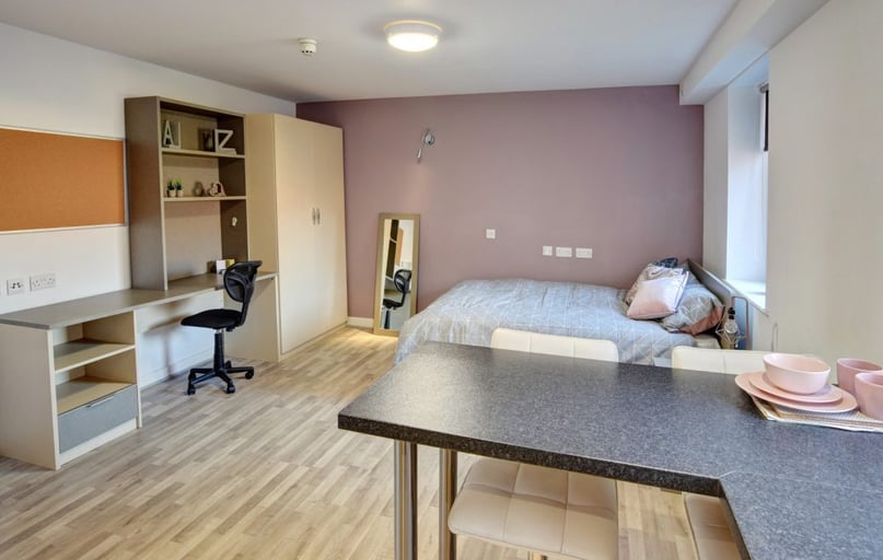 Studio Premium, Trinity Hall, Holborn Approach, Woodhouse, Leeds - Image 1