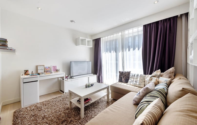 Flat 48, 48 Reminder Lane, Greenwich, London - Image 1
