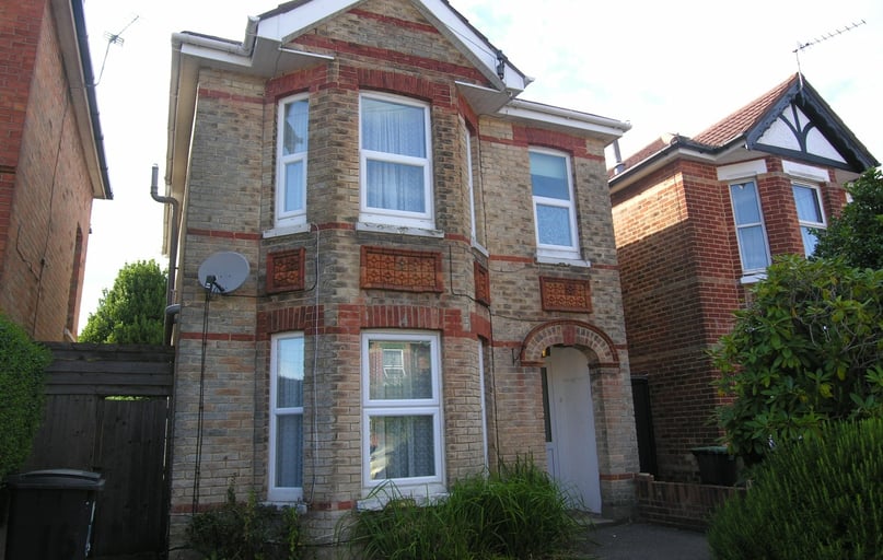 16 Osborne Road, Winton, Bournemouth - Image 1