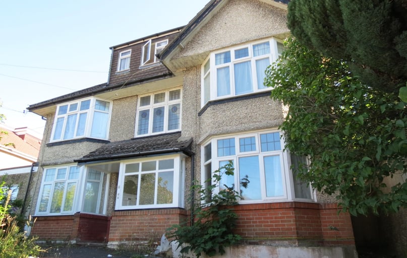 8 Maxwell Road, Charminster, Bournemouth - Image 1