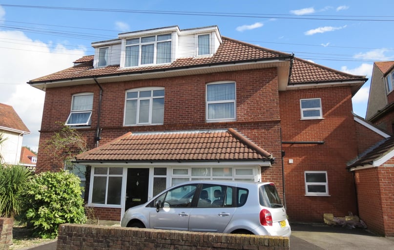 Flat 3, 6 Queens Park Gardens, Springbourne, Bournemouth - Image 1