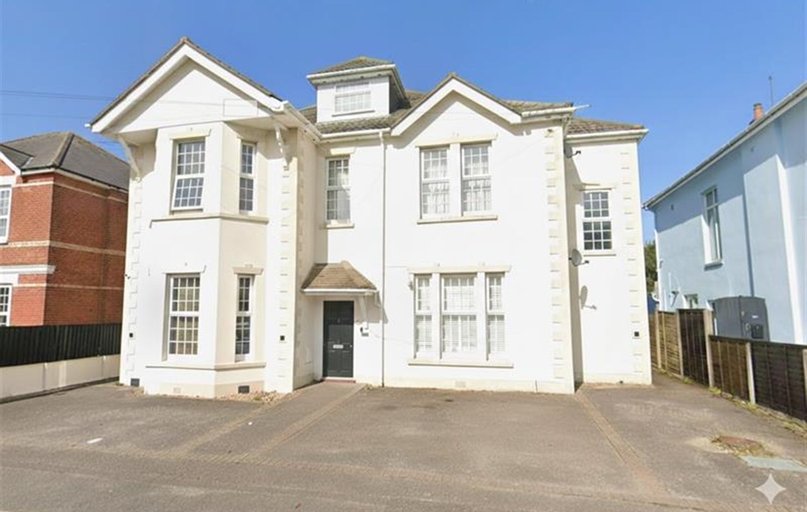 Flat 3, 7 Alington Road, Charminster, Bournemouth - Image 1