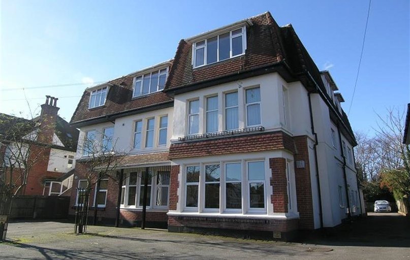 7 Queens Park Gardens, Springbourne, Bournemouth - Image 1