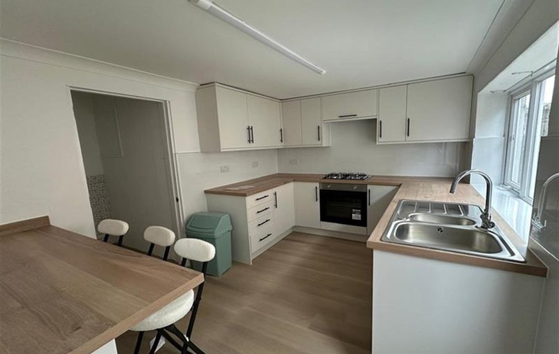 Winton, Moordown, Bournemouth - Image 1