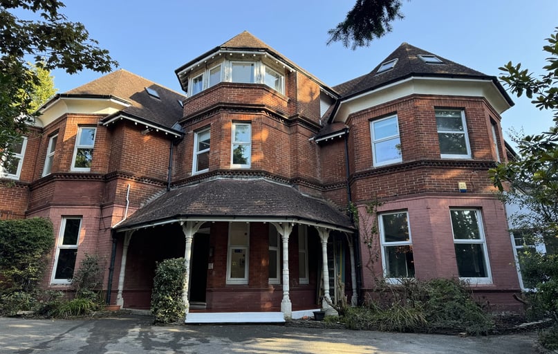 Flat 1, 11 Meyrick Park Crescent, Charminster, Bournemouth - Image 1