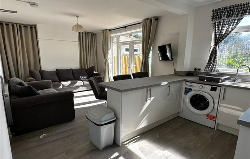 31 Astbury Avenue, Talbot village, Poole - Image 1