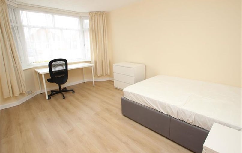 27 Bryant Road, Talbot village, Poole - Image 1