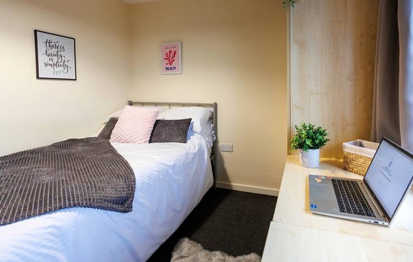 Silver Ensuite, Raleigh Park, Faraday Road, Dunkirk, Nottingham - Image 1