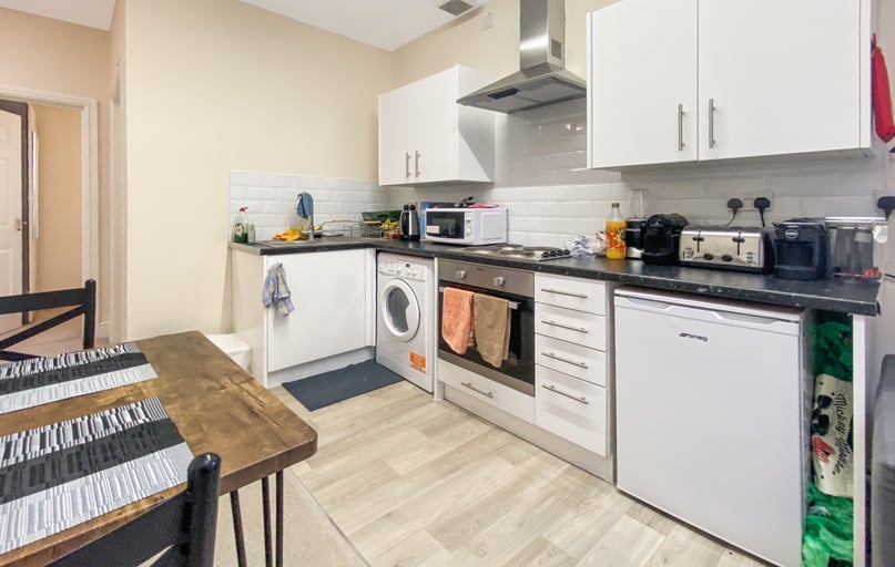 a London Road, Headington, Oxford - Image 1