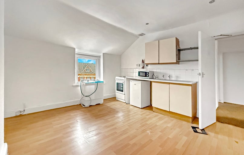 City Road, Plasnewydd, Cardiff - Image 1
