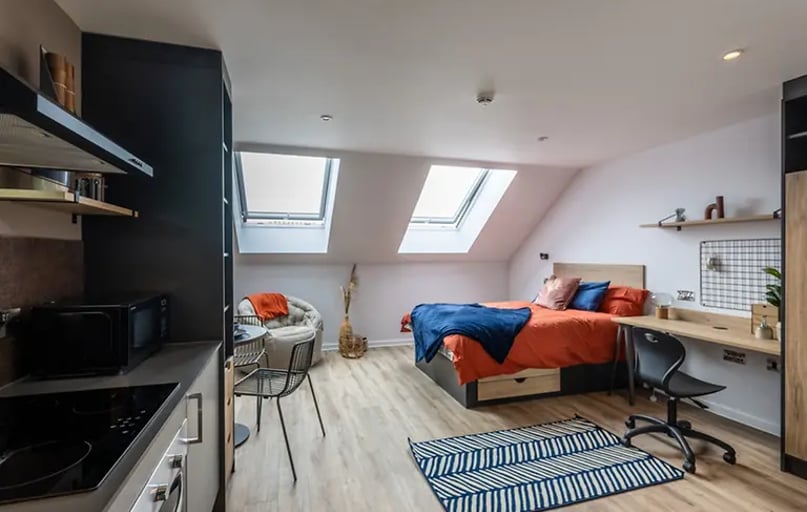 Deluxe Studio, Murieston Crescent, Dalry, Edinburgh - Image 1