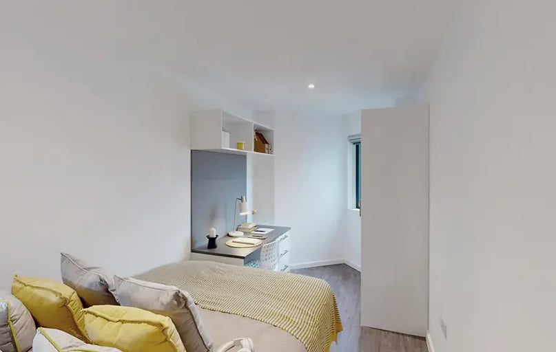 7 Bed Cluster En-Suite - Standard, The City Arcade, 108 Fore Street, City Centre, Exeter - Image 1