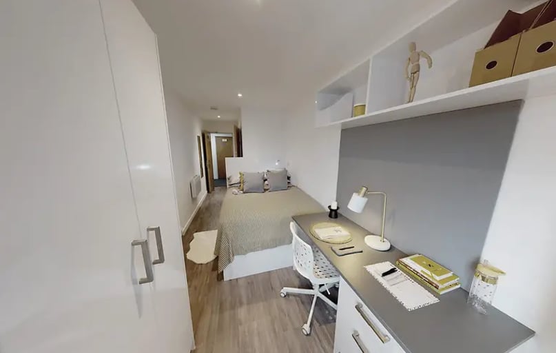 6 Bed Cluster En-Suite Standard, The City Arcade, 108 Fore Street, City Centre, Exeter - Image 1