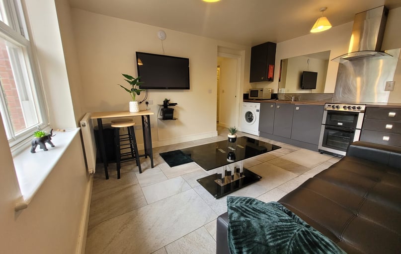 Flat 4 - 2 bedrooms, Willowbank Mews, City Centre, Coventry - Image 1