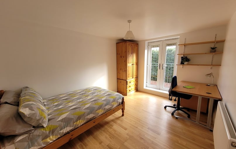 Room 2 in 12 bed house, Willowbank Mews, City Centre, Coventry - Image 1