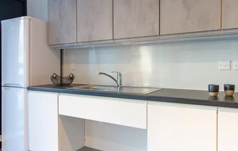 The Park Hill Room 2-Bed Apartment, Béton House, Rhodes Street, Park Hill, Sheffield - Image 1