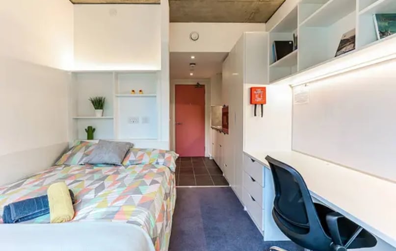 Deluxe Studio, Parish Hall, Church Road, Egham - Image 1