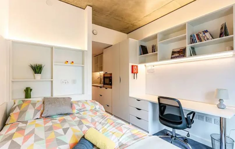 Penthouse Studio, Parish Hall, Church Road, Egham - Image 1