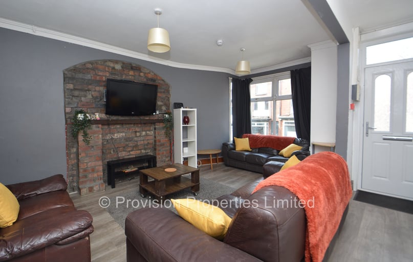 Manor Drive, Hyde Park, Leeds - Image 1