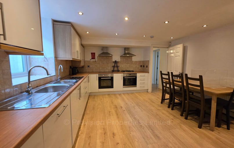 Headingley Avenue, Headingley, Leeds - Image 1