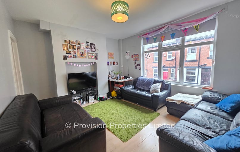 Manor Drive, Hyde Park, Leeds - Image 1