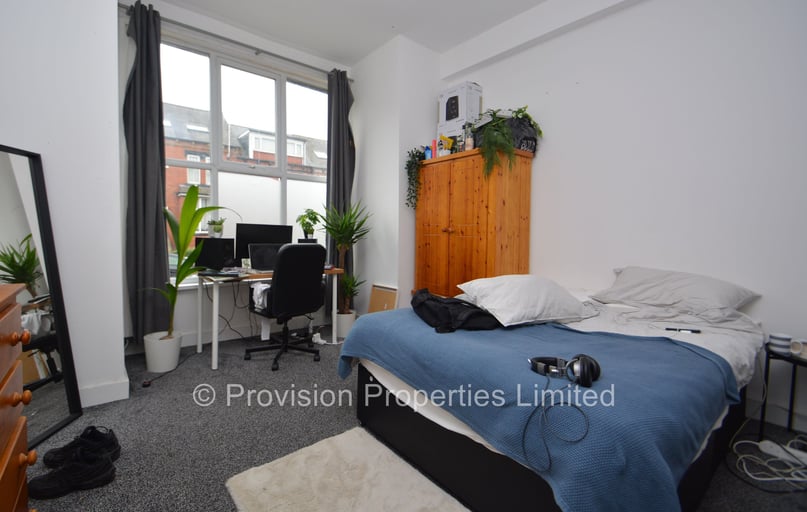 Brudenell Avenue, Hyde Park, Leeds - Image 1