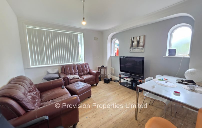 St Chads Drive, Headingley, Leeds - Image 1