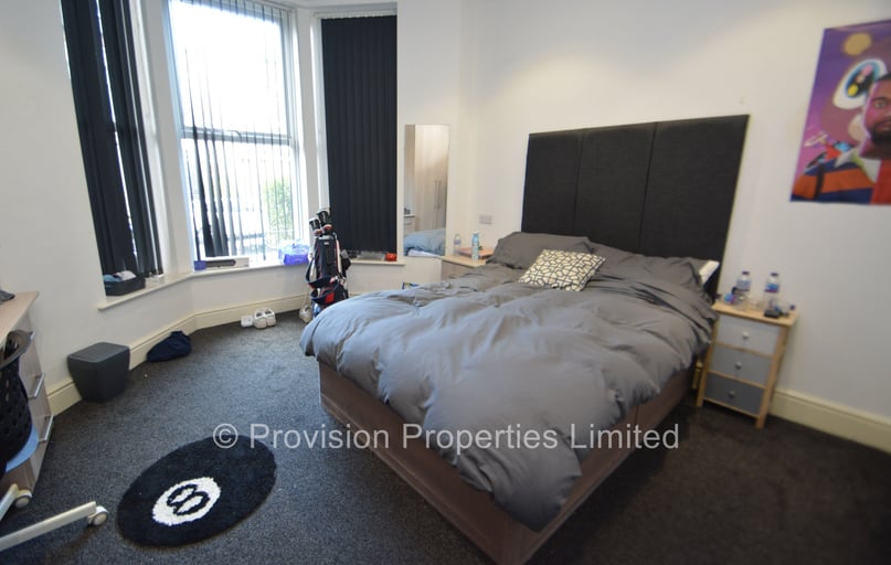 Regent Park Avenue, Rampart Road, Leeds - Image 1