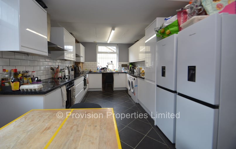 Regent Park Avenue, Rampart Road, Leeds - Image 1